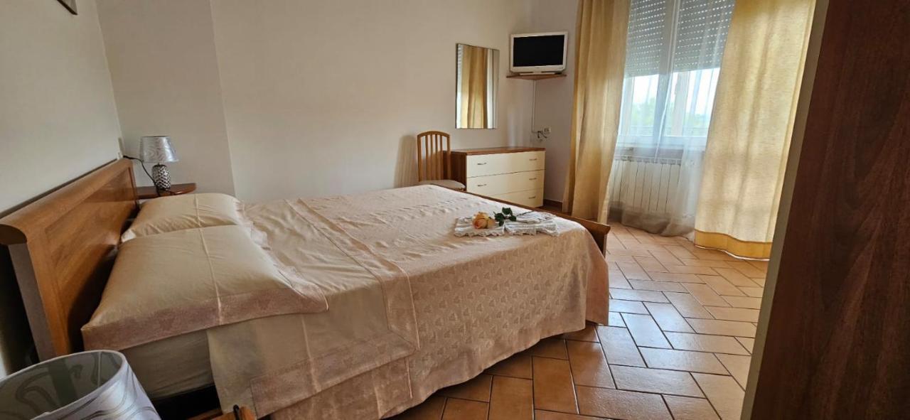 Delizioso Appartamento Collinare Limigiano Esterno foto