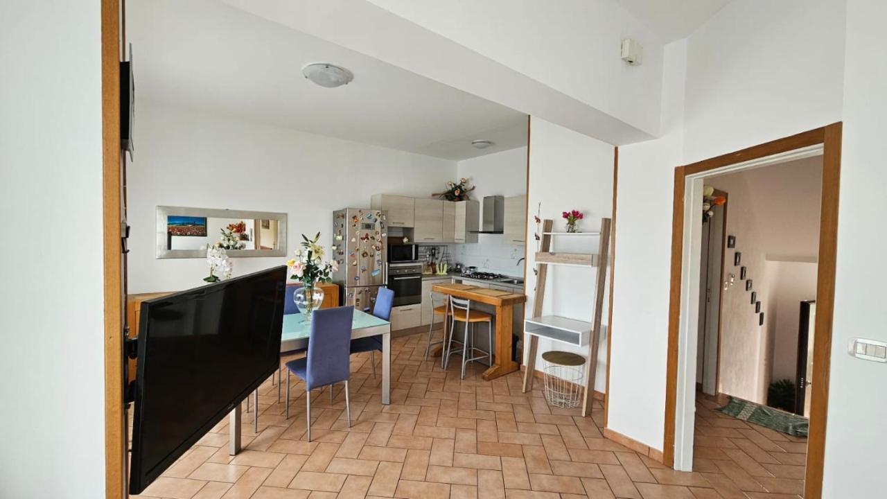 Delizioso Appartamento Collinare Limigiano Esterno foto
